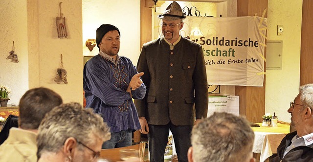 Bure zum Alange:  Nikolaus Knig (link...nterhalder stimmen mit Kabarett ein.    | Foto: Alexandra Wehrle