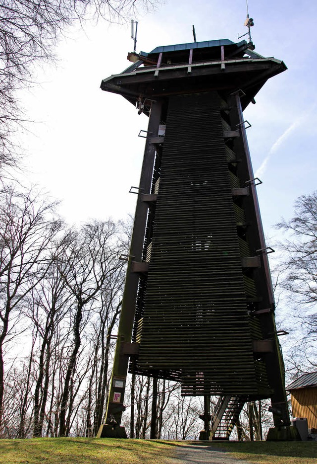 Der Aussichtsturm thront auf dem Vitibuck.   | Foto: Rutschmann