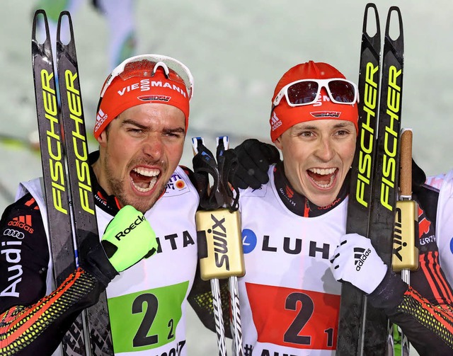Die Gold-Jungs von Lahti: Johannes Rydzek (links) und Eric Frenzel im Ziel   | Foto: DPA/AFP