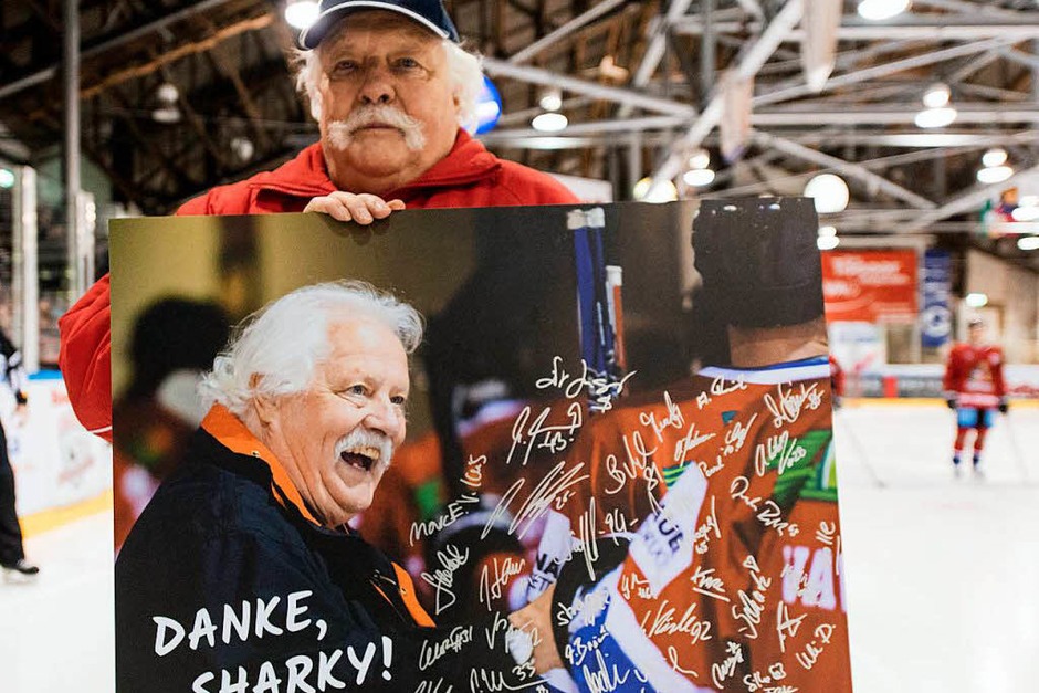 Der Verein verabschiedet sich nach fast 50 Jahren von „Sharky“. (Foto: Patrick Seeger) Der Verein verabschiedet sich nach fast 50 Jahren von „Sharky“. (Foto: Patrick Seeger)