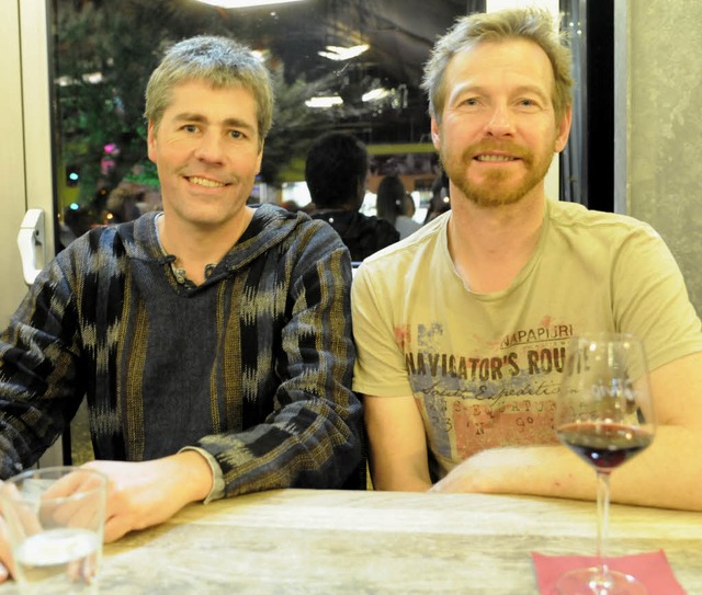 Jochen Schrck (links) und Bernd Brock...nsam mit dem Motorroller nach Bangkok.  | Foto: Markus Zimmermann