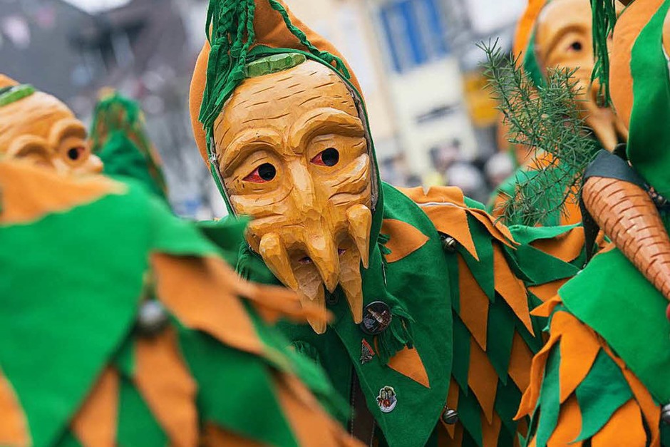 Hexen, Geister und Fantasiewesen in allen erdenklichen Formen und Farben machen Sulzburg unsicher. (Foto: Volker Münch) Hexen, Geister und Fantasiewesen in allen erdenklichen Formen und Farben machen Sulzburg unsicher. (Foto: Volker Münch)