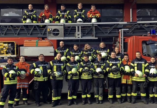 <BZ-FotoAnlauf>Feuerwehrausbildung:</B...anden diese Feuerwehrleute in Kandern.  | Foto: Anika Lenke