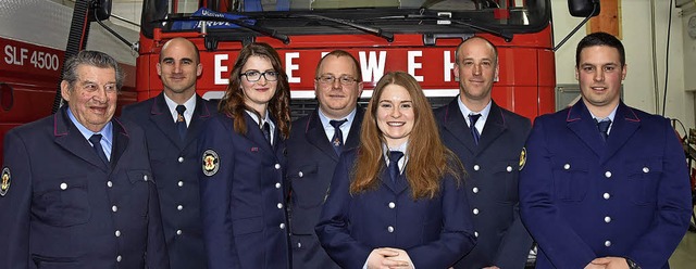 Geehrt fr 60-jhrige Zugehrigkeit wu...dere Feuerwehrleute wurden befrdert.   | Foto: Heinz Vollmar