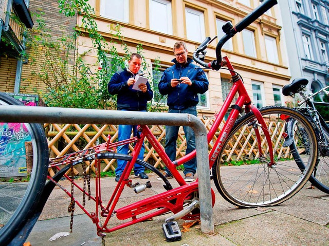 Auch Schrott-Fahrrder haben einen Bes... Die Mll-Polizisten suchen nach ihm.   | Foto: dpa