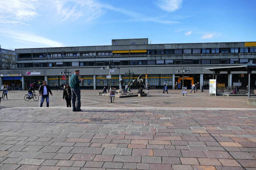 Fnfstckig soll das neue Gebude werd...alte Postgebude einmal ersetzen soll.  | Foto: Peter Gerigk
