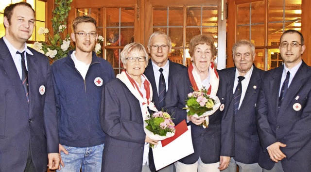 Der  DRK-Ortsverein Lenzkirch ehrte in...nter, Werner Helmle und Frank Helmle.   | Foto: Evamarie Kurfess