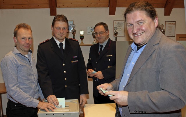 Geheime Kommandantenwahl mit Wahlkabin...zu sehen ist  Kommandant Sascha Disch.  | Foto: Mario Schneberg