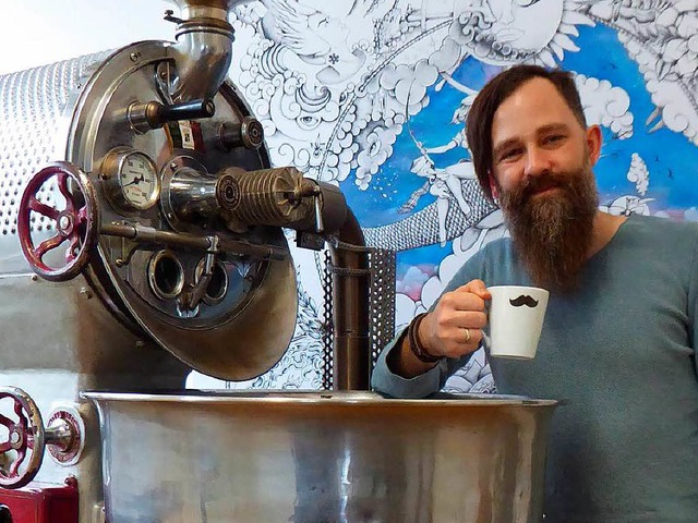 Christian Franz vor dem Rstgert im Ruber Kaffee vor  | Foto: Peter Stellmach