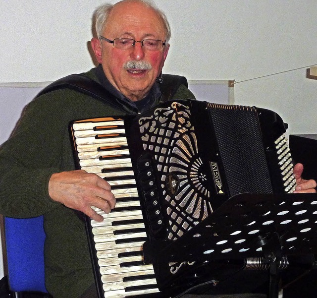 Stefan Pflaum ist nicht nur Mundartkn...Rebay-Haus in Teningen demonstrierte.   | Foto: Karlernst Lauffer