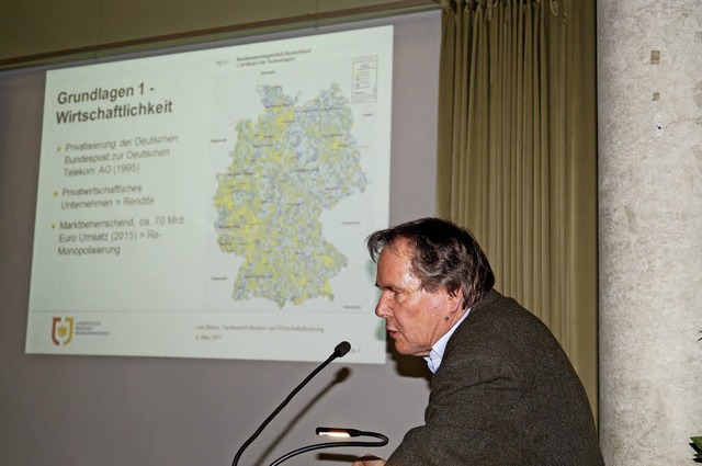 Lutz Dierks, der stellvertretende Gesc...kreises Breisgau-Hochschwarzwald vor.   | Foto: Silke Hartenstein