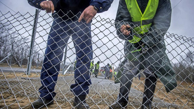 Ungarn errichtet   zweiten Zaun zur Si...ien, von wo viele  Migranten kommen.    | Foto: dpa
