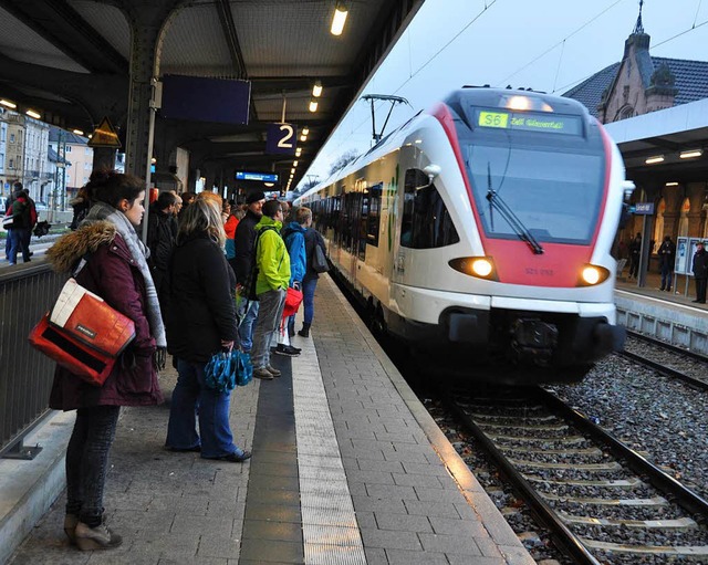 Rund 14000 Menschen pendeln zur Arbeit in den Landkreis Lrrach.  | Foto: Daniel Gramespacher