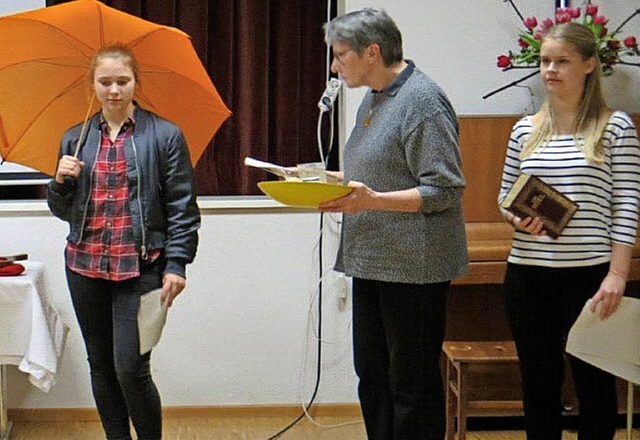 Trugen beim Weltgebetstag in Hugsweier...ianne Lachowski und Jessica Nicolson    | Foto: Martin Schaal