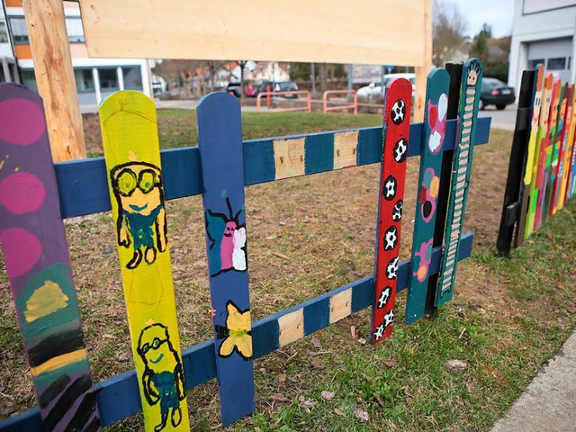 Der zerstrte kreative Holzzaun bei der Grudschule war nur eines der rgernisse.  | Foto: Christoph Breithaupt