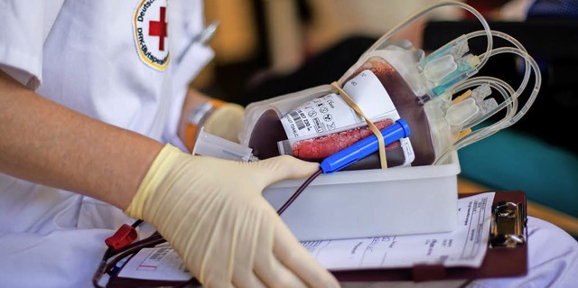Die Organisation von Blutspendeterminen ist eine von vielen Aufgaben des DRK.   | Foto: dpa/privat
