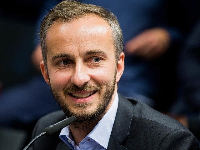 TV-Satiriker Jan Bhmermann und sein Team wurden mit einem Spezialpreis geehrt.  | Foto: dpa