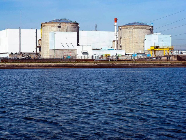 Das Atomkraftwerk Fessenheim: gehrt lngst abgeschaltet, luft aber immer noch.  | Foto: AFP