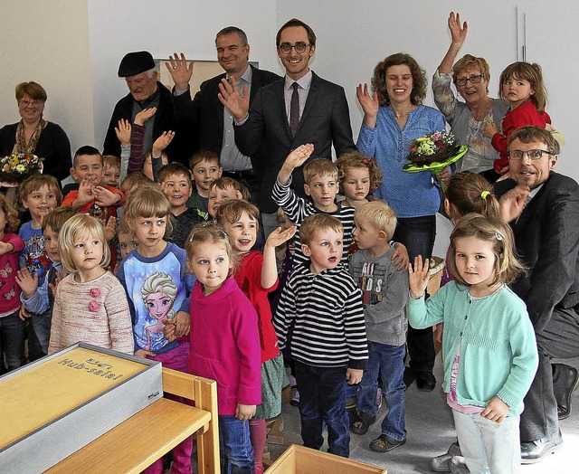 Gemeinsam mit Vertretern von Gemeinde ...die neuen Rume im  Eugen- Biser-Haus.  | Foto: Herbert Trogus