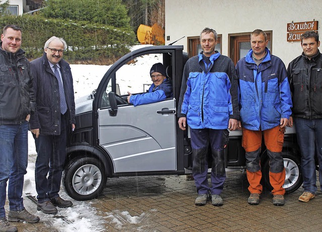 Thomas Warm lieferte der Gemeinde den ...Karl (von links) freuen sich mit ihm.   | Foto: Cornelia Liebwein