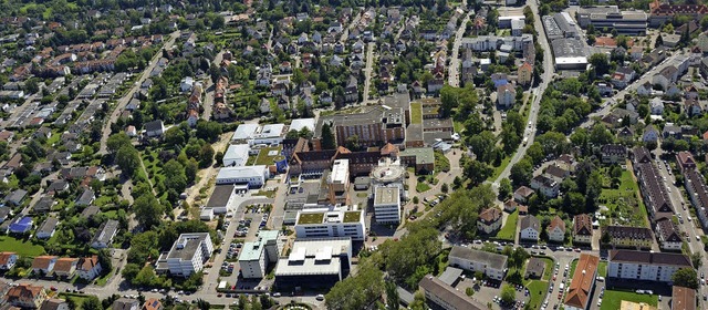 Rund um das 6,7 Hektar groe Klinikums...schon heute starke Parkplatzprobleme.   | Foto: Ralf Burgmaier