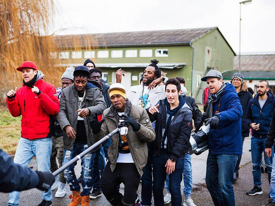 Die TAO-Crew und Zweierpasch beim Dreh zu  &#8222;Together as One&#8220;  | Foto: Zweierpasch/A. Cimermane-Aristos
