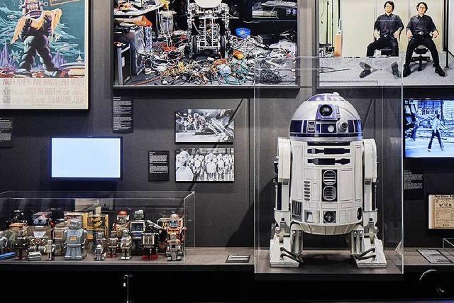 In Weil kannst Du den echten R2-D2 sehen und selber einen Roboter bauen