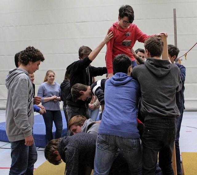 Die Neuntklssler des Gymnasiums trafe...rlebnispdagogik in der senberghalle.  | Foto: Presse Ag/ Lara Stehlin
