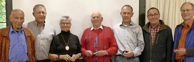 Norbert Klein (Zweiter von links) ehrt...nd Diethilde Glatz, Horst Rappenecker   | Foto: Alpenverein