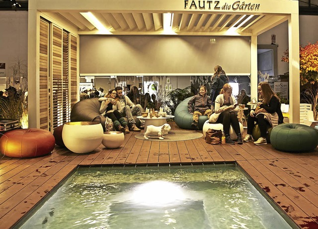 Ibiza-Style: Minipool, Designer-Sitzkissen und ein Lamellenpavillon.   | Foto: Fautz