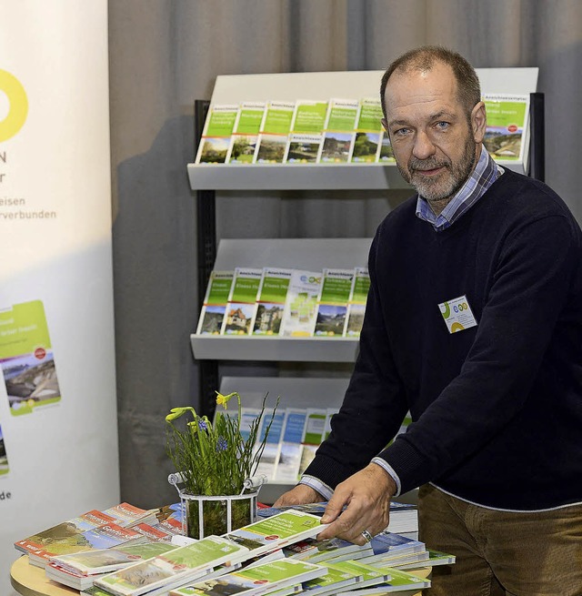 Mit kleinem Stand auf der Tourismusmesse:CFT: Johannes Hnerfeld aus Kollnau.  | Foto: Ingo Schneider