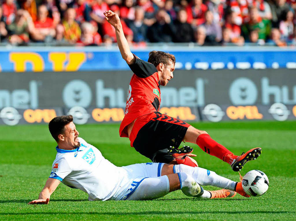 Sandro Wagner gegen den Freiburger Kapitn, wie man ihn kennt.