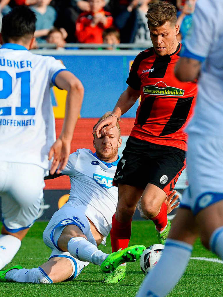 Klares Foul, klarer Strafsto fr den Sportclub Freiburg.