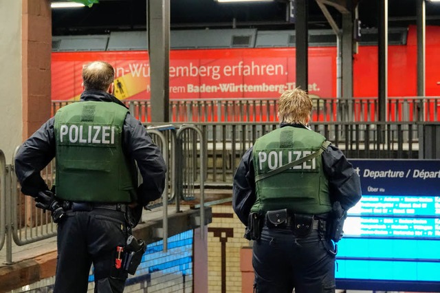 Die Polizei verstrkte ihre Prsenz in der Innenstadt &#8230;   | Foto: Lukas Sabura/dpa