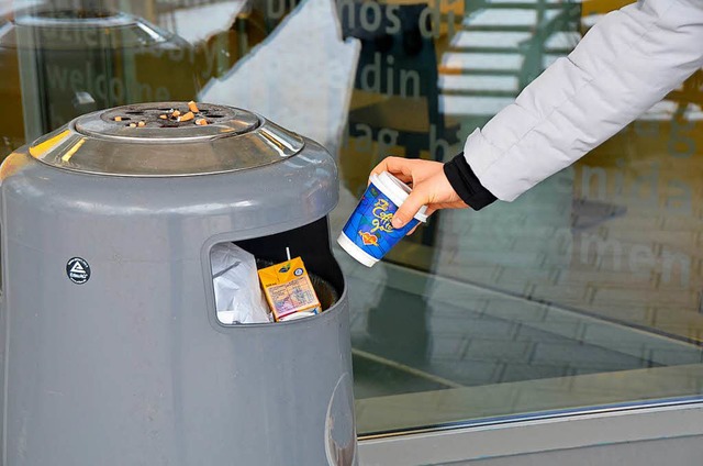 Erst Genuss, dann schlechtes Gewissen:...fee-to-go-Becher belastet die Umwelt.   | Foto: Dennis Gal