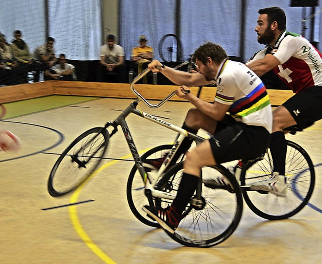 Bei der Radball-Europameisterschaft im...allbach spannende Spiele zu bestauen.   | Foto: Hrvoje Miloslavic