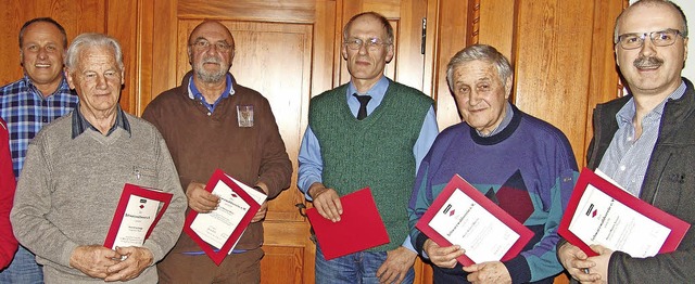 Sie wurden als treue Mitglieder des Sc...lein, Roland Wehrle und Martin Simon.   | Foto: Heinrich Fehrenbach