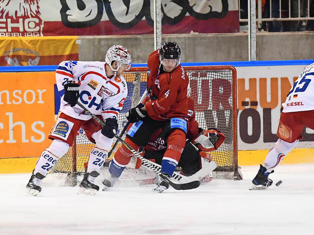 Sieg gegen die Ravensburg Towerstars: DerEHC Freiburg erreicht das Playoff Viertelfinale.