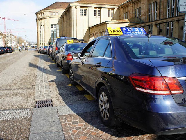 Herkmmliche Taxizentralen stehen mit der Fahrdienst-App Uber auf Kriegsfu.  | Foto: Der Sonntag Verlags GmbH