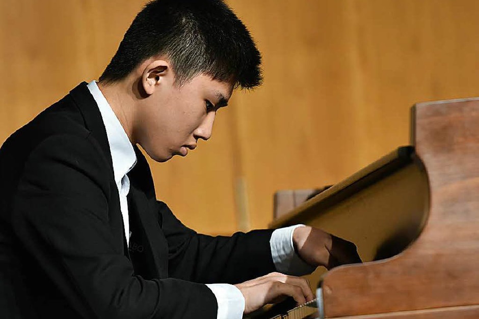 Konzentriert am Werk: Tzu-Chia Huang (Klavier), 16 Jahre, aus Taiwan (Foto: Hans-Peter Müller) Konzentriert am Werk: Tzu-Chia Huang (Klavier), 16 Jahre, aus Taiwan (Foto: Hans-Peter Müller)