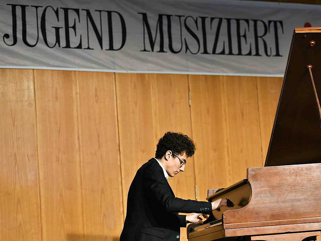 Romain Carl (Klavier) aus Hartheim, Abiturient am Faust-Gymnasium, 17 Jahre