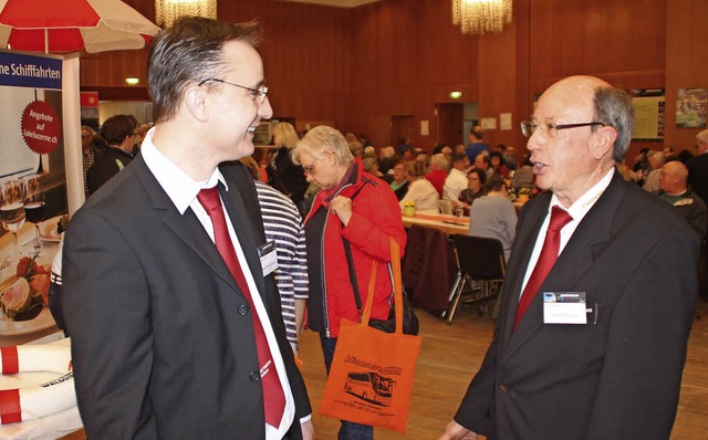 Thomas Zimmermann (links) und Klaus R...inen Reisetag im Kursaal organisiert.   | Foto: Gerd Leutenecker