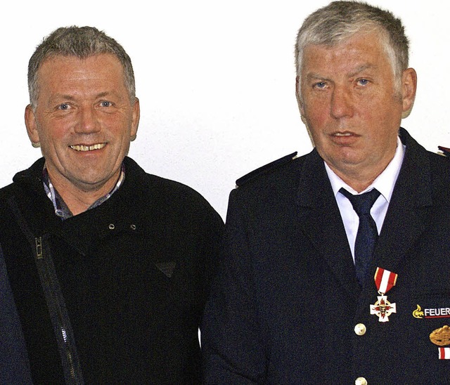 Fr 40 Jahre Feuerwehrdienst wurde  Wa... seit 35 Jahren Kassierer (von links).  | Foto: Werner Probst