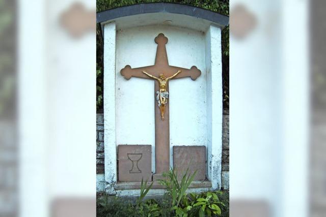 Kreuz verweist auf ominsen Tod eines Ehepaars