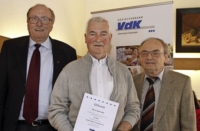 Die Ehrungen des Bundesverbandes berb...orsitzender Norbert Ross gratulierte.   | Foto: Heidi Fssel