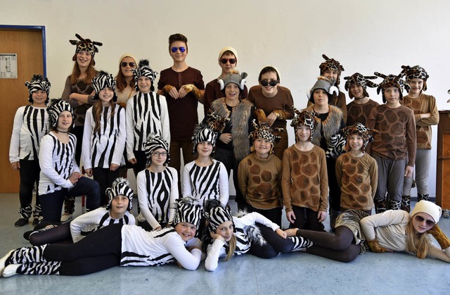 Zebras und Giraffen spannen im neuen Musical zusammen.   | Foto: Eckert