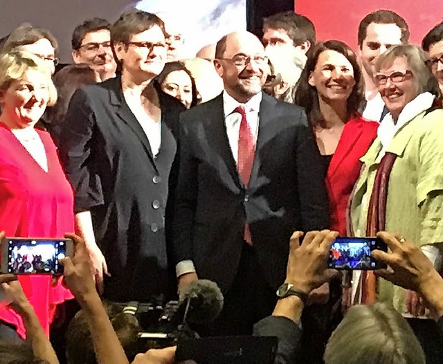 SPD-Kanzlerkandidat Martin Schulz, lin...ts neben ihm Rita Schwarzelhr-Sutter   | Foto: Bro  Schwarzelhr-Sutter