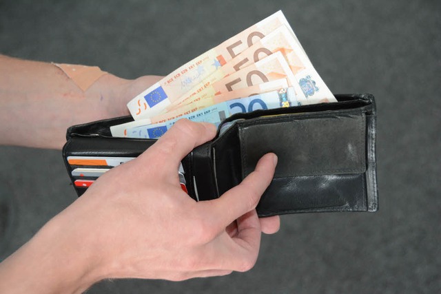 Der Dieb stahl blitzschnell die Geldscheine des Mannes (Symbolbild).  | Foto: Hannes Lauber