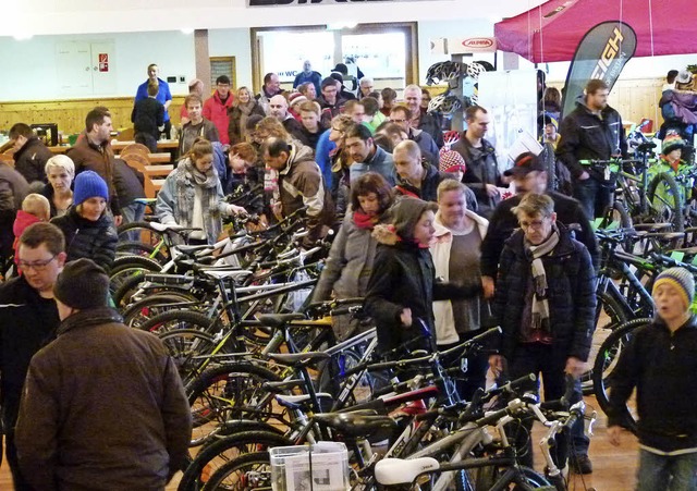 Groer Andrang herrscht jeweils bei der Messeerffnung in Lenzkirch.  | Foto: Veranstalter