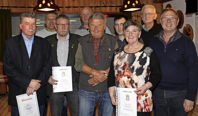 Der Schtzenvereinsvorstand und die Ge...rschtzenmeister) und Andreas Neubauer  | Foto: Cremer